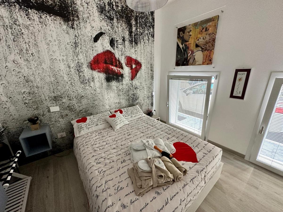 Bed Art Relaxing Suite - Appartamento Con Sauna Love Suite Gallery Сан-Бенедетто-дель-Тронто Экстерьер фото