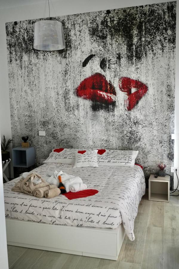 Bed Art Relaxing Suite - Appartamento Con Sauna Love Suite Gallery Сан-Бенедетто-дель-Тронто Экстерьер фото